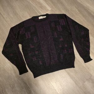 Vintage Sweater Men's XL Justin Reed Dark Gray Black With Red & Blue Patterns.